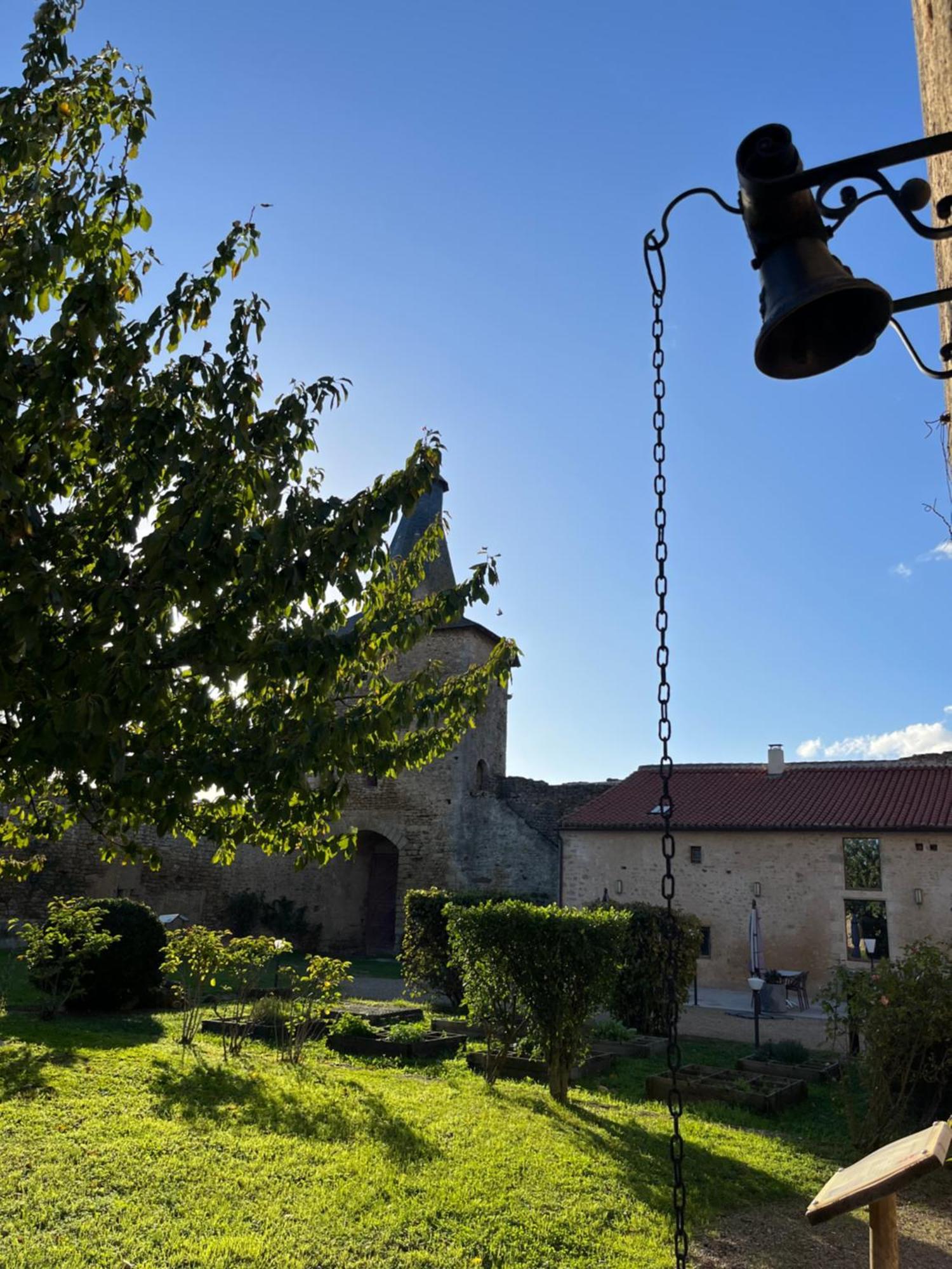 Le Vieux Chateau Airvault Exterior foto